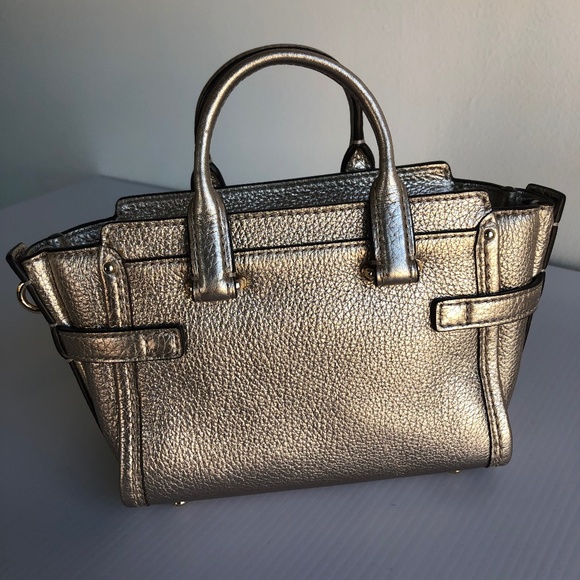 *NWOT* COACH Swagger Metallic Leather Mini Swagger 20 Crossbody Handbag Gold - Picture 10 of 11